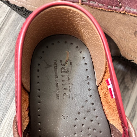 Sanita Closed Back Clogs Size 37
Burgundy Red Leather US 6
Comfort Slip On - Picture 12 of 14